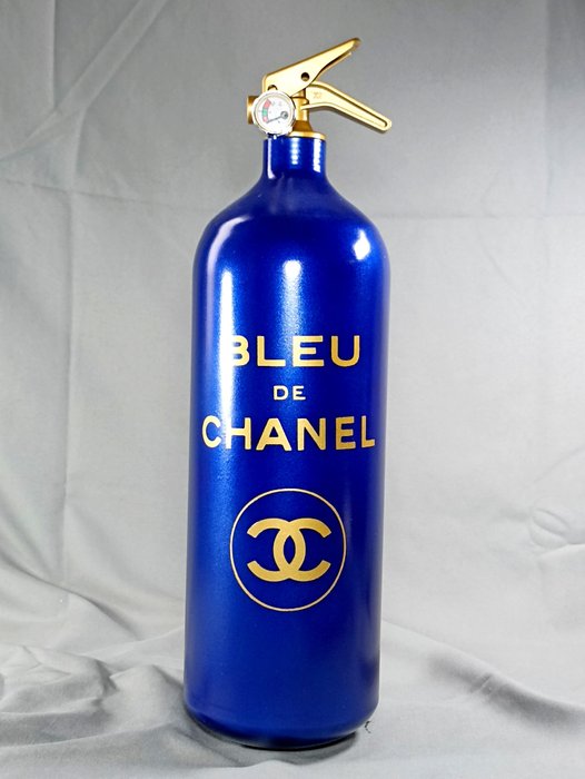 Preview of the first image of XTC Artist - Extincteur Bleu de Chanel XL.