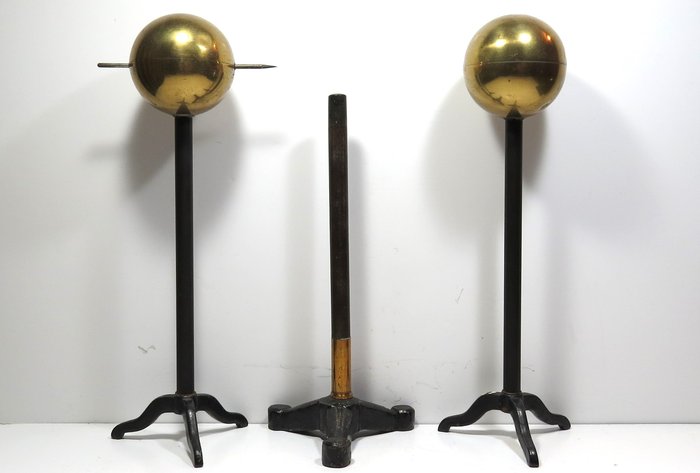 Preview of the first image of Electrostatic Lab Equipment (3) - Brass, Iron (cast), Ebonite - 19th century.