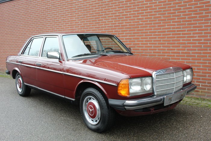 Image 3 of Mercedes-Benz - 300 D - 1983