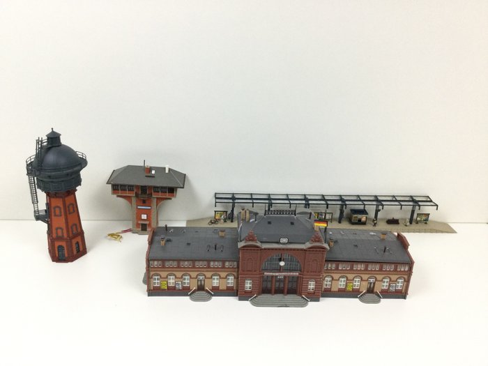 Preview of the first image of Faller, Vollmer H0 - Scenery - Station Mittelstadt and station related buildings.