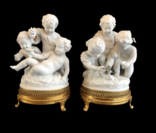 Preview of the first image of Figurine (2) - Baroque style - Porcelain - Mid 20th century.