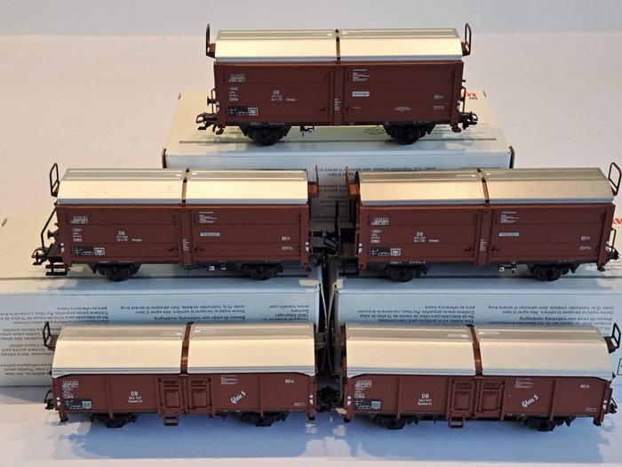 Preview of the first image of Märklin H0 - 00769/4919/29820 - Freight carriage - 5x sliding roof wagon, 1x with end light - DB.