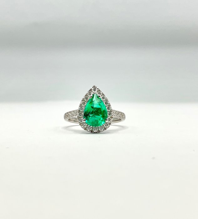 Preview of the first image of Crieri - 18 kt. White gold - Ring - 1.49 ct Emerald - Diamonds.
