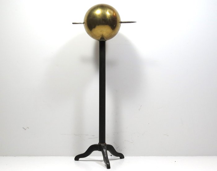 Image 3 of Electrostatic Lab Equipment (3) - Brass, Iron (cast), Ebonite - 19th century