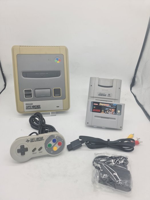 Nintendo Original Super Nintendo SNES Console+Super Gameboy+Starwing,  cables and unique serial number - Set of video game console + games -  Catawiki