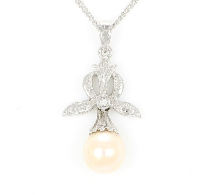 Preview of the first image of Vintage - No Reserve Price - 18 kt. Akoya pearl, White gold - Necklace with pendant - 0.02 ct Diamo.