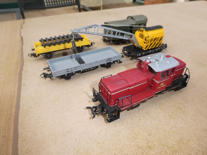 Preview of the first image of Märklin H0 - 3064/4471/4503/4600/4671 - Diesel locomotive, Freight carriage - Track maintenance tra.