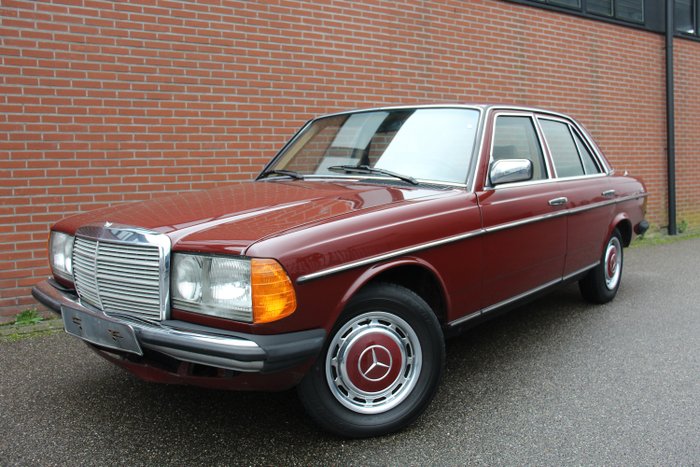 Preview of the first image of Mercedes-Benz - 300 D - 1983.