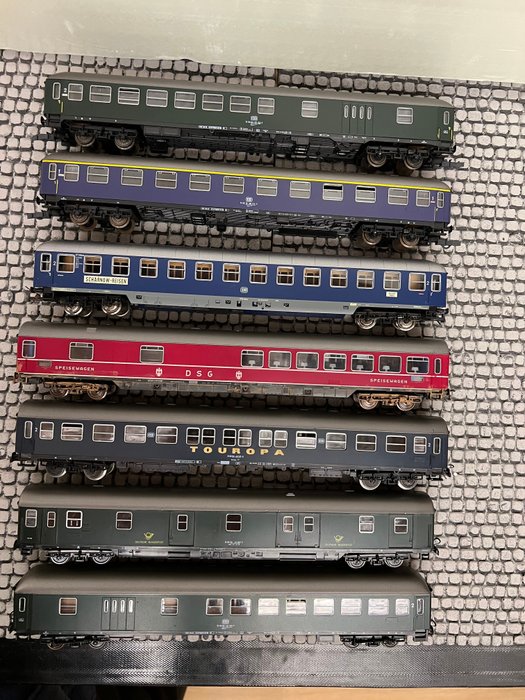Preview of the first image of Roco H0 - Passenger carriage - 7 various, including Touropa, Scharnow, DSG, luggage, mail - DB.
