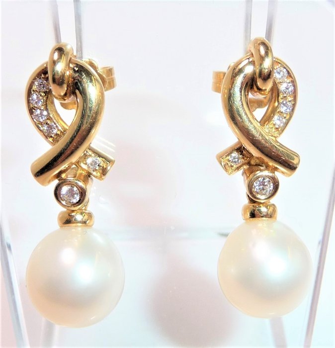 Image 3 of Goldschmiede-Signé - 18 kt. Yellow gold - Earrings - 0.25 ct - 2 South Sea pearls 9.7-9.8 mm