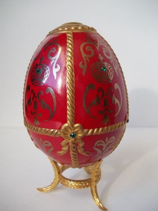 "GOLDEN CROWN" egg with stand - Faberge Ägg (1) - Höjd: 9,5 cm - mycket bra skick.