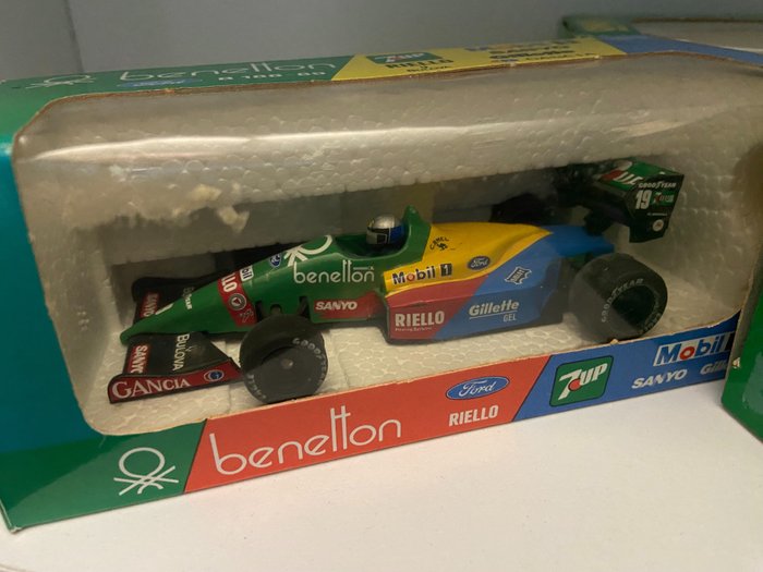 Image 2 of Onyx - 1:43 - Benetton collors F1 edition