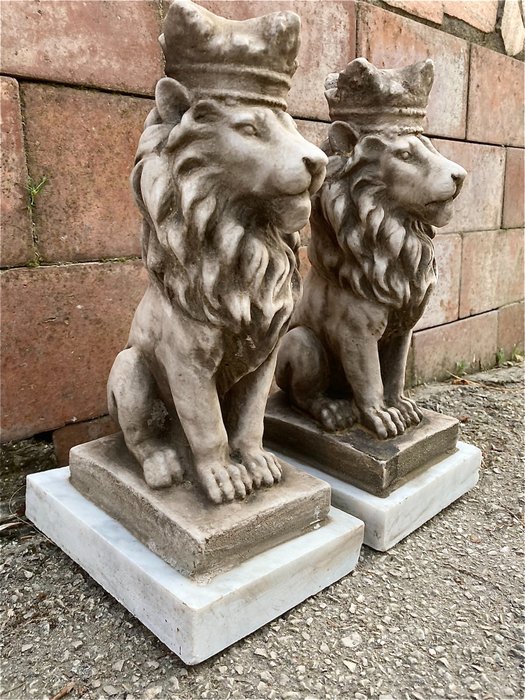 Image 2 of Sculpture, Pair of lions (2) - Cast Stone - 21st century