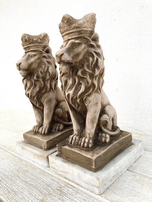 Image 3 of Sculpture, Pair of lions (2) - Cast Stone - 21st century