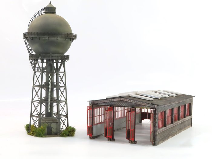 Preview of the first image of Kibri H0 - 39450/39457 - Scenery - Locomotive shed and water tower - Weathered.