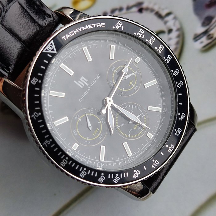 Preview of the first image of Lip - chronograph with tachymeter - LIP1002 - Men - 2011-present.