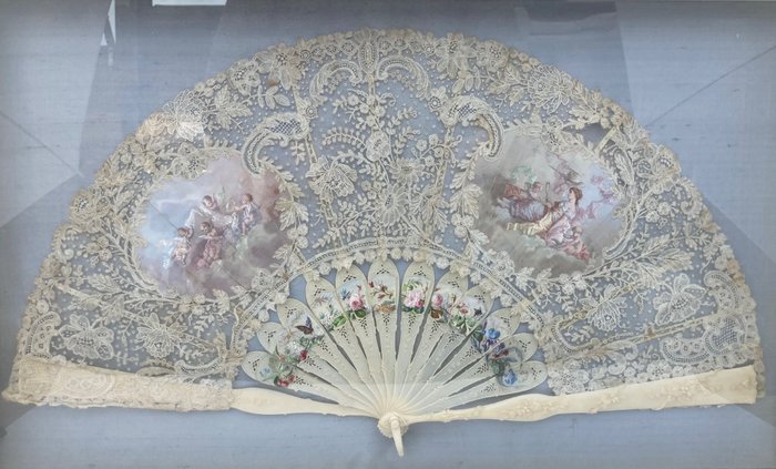 Preview of the first image of Fan - Bone, Silk - Late 18th / 19th century.