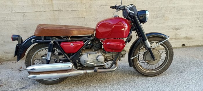 Preview of the first image of Moto Guzzi - Nuovo Falcone - 1971.