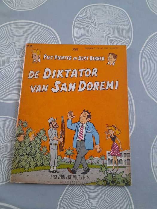 Preview of the first image of Piet Pienter en Bert Bibber 20 - de doktator van San Doremi - softcover - geniet - Stapled - First.