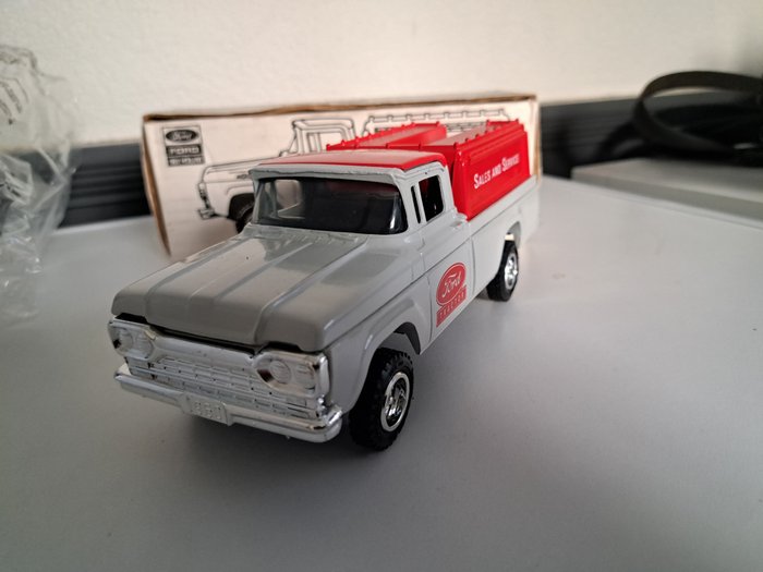 Image 2 of Ertl - 1:25 - Ford - Truck