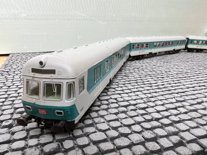 Preview of the first image of Fleischmann H0 - Passenger carriage set - 3 Region carriages, Stuurpost, 1st & 2nd class - DB.