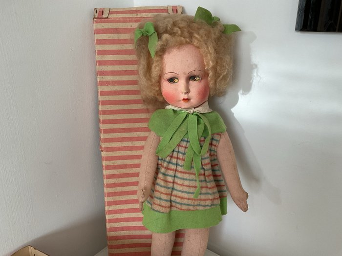 Preview of the first image of RAYNAL - Doll - 1920-1929 - France.