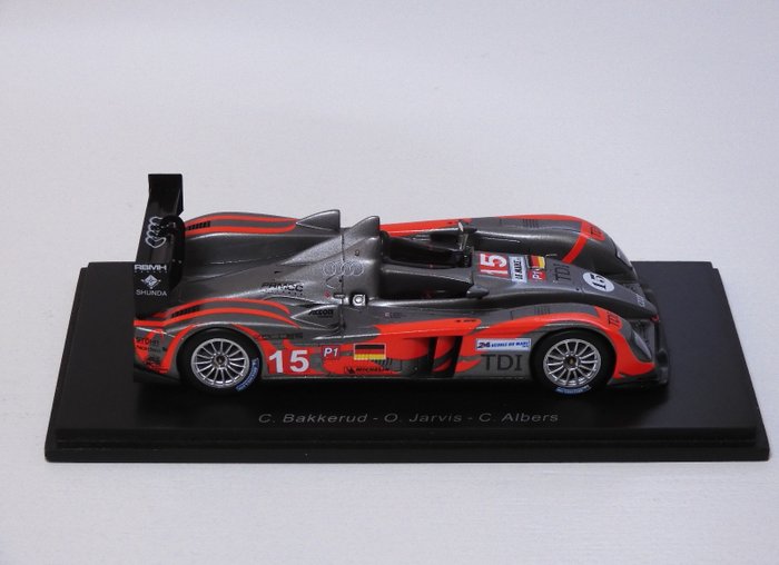 Image 3 of Spark - 1:43 - Le Mans 2010 - Audi R10 TDI #15 - Spark S2565