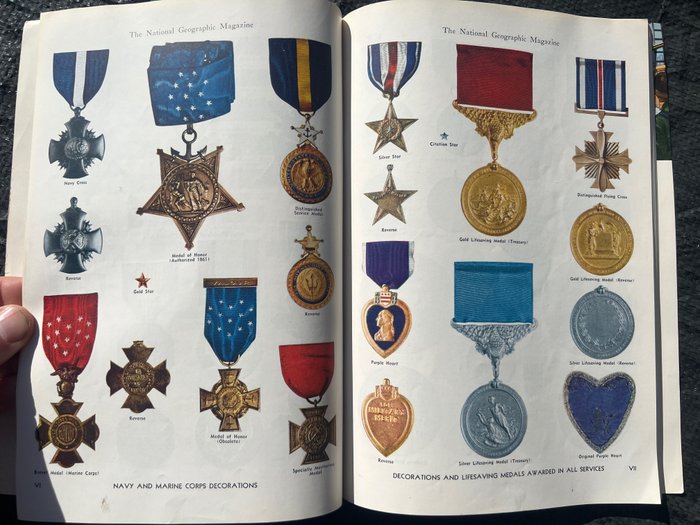 Verenigde Staten van Amerika - Nice WW2 PERIOD Guide of the US Medals - Infantry - Airborne - by National Geographic - >300 illustrations! - 1943