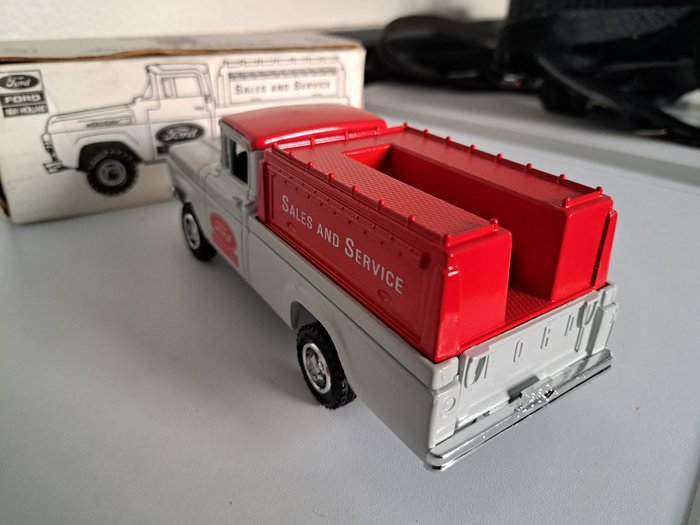 Image 3 of Ertl - 1:25 - Ford - Truck