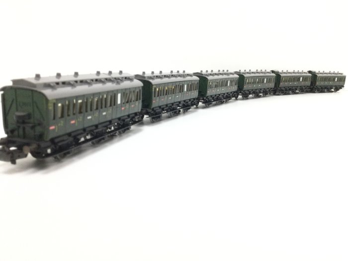 Preview of the first image of Märklin H0 - 4004/4005 - Passenger carriage - 6 compartment carriages, all with lighting - DB.