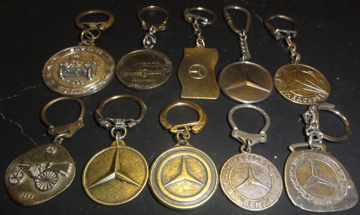 Preview of the first image of Accessory - Mercedes & Benz 10 Oude Metalen Sleutelhangers - Emblemen - 1950-1960.