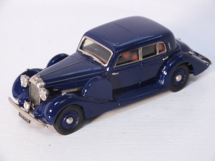 Preview of the first image of Lansdowne - 1:43 - 1939 Lagonda V12 Long Saloon (donker blauw) LDM.87.