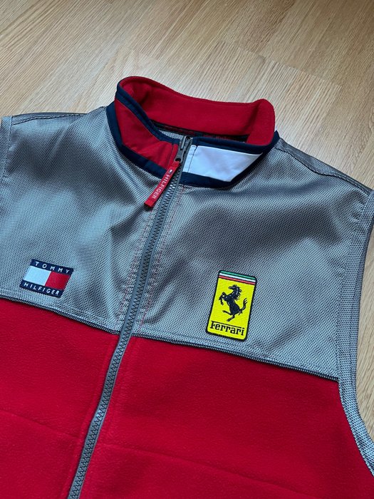 Preview of the first image of Clothing - Veste sans manches Ferrari by Tommy Hilfiger - Ferrari, Tommy Hilfiger.