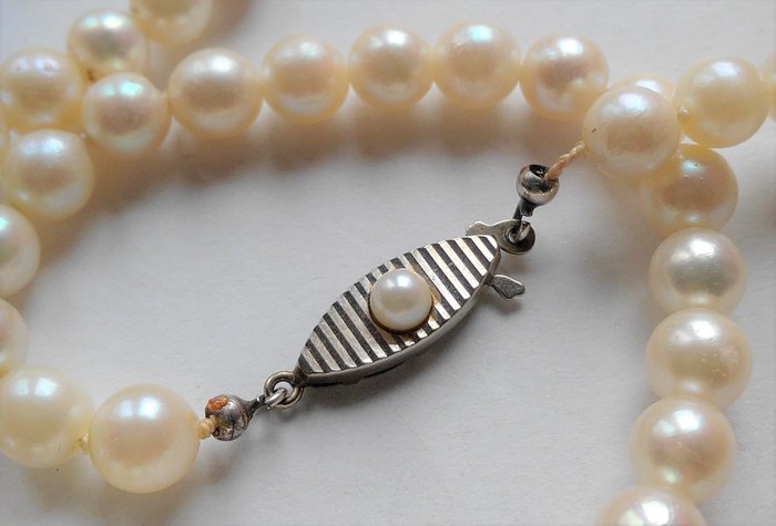 Preview of the first image of No reserve - 8 kt. White gold - Necklace - Japanese saltwater cultured pearls.