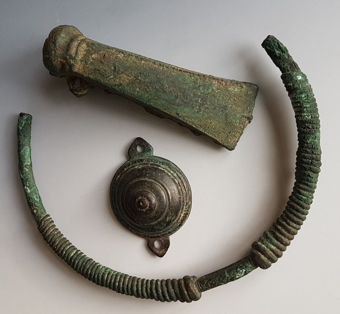 Idade do Bronze Bronze Lote de três objetos da Idade do Bronze