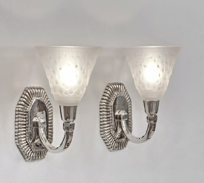 Image 2 of Capon & Muller Frères - A pair of French art deco wall lights