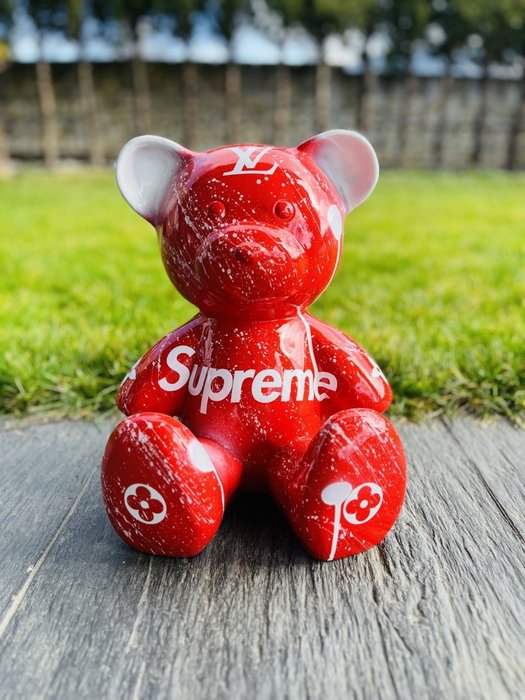 Preview of the first image of L.M ARTS - Teddy bear SUPREME.