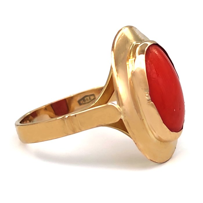 Image 2 of 18 kt. Yellow gold - Ring - Mediterranean red coral measuring 6.90 x 10.90 mm