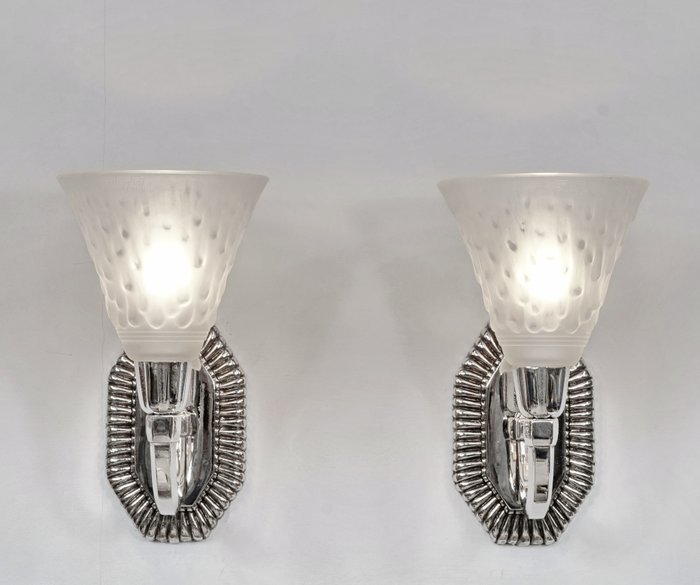 Image 3 of Capon & Muller Frères - A pair of French art deco wall lights