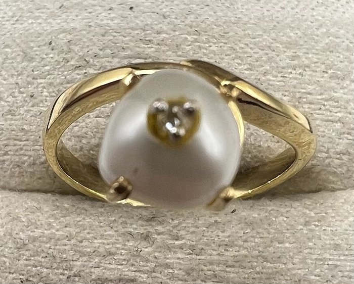Preview of the first image of NO RESERVE PRICE - 18 kt. Yellow gold - Ring Diamond - baroque pearl.