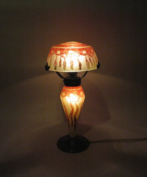 Image 3 of Le Verre Français, Verreries Schneider - cameo glass lamp decor 'Gui'
