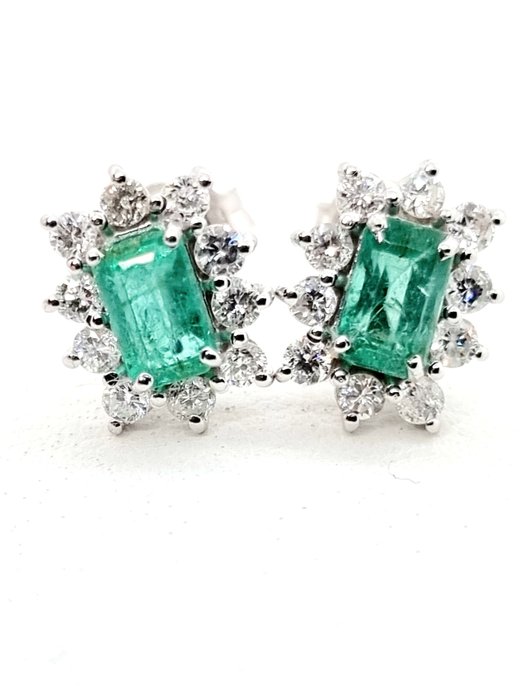 Preview of the first image of 18 kt. White gold - Earrings - 0.94 ct Emerald - Diamonds.