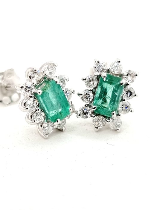 Image 2 of 18 kt. White gold - Earrings - 0.94 ct Emerald - Diamonds