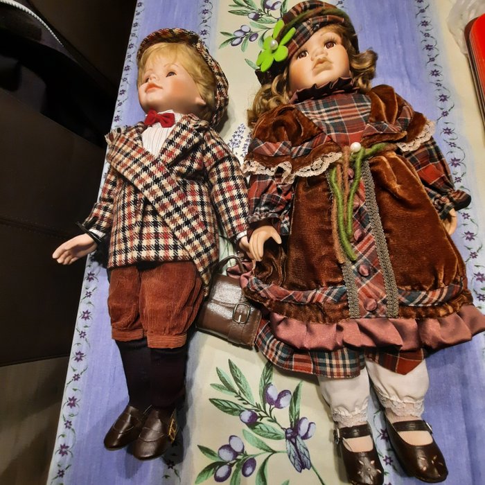 Preview of the first image of Puppenstube - 2 dolls - Germany.