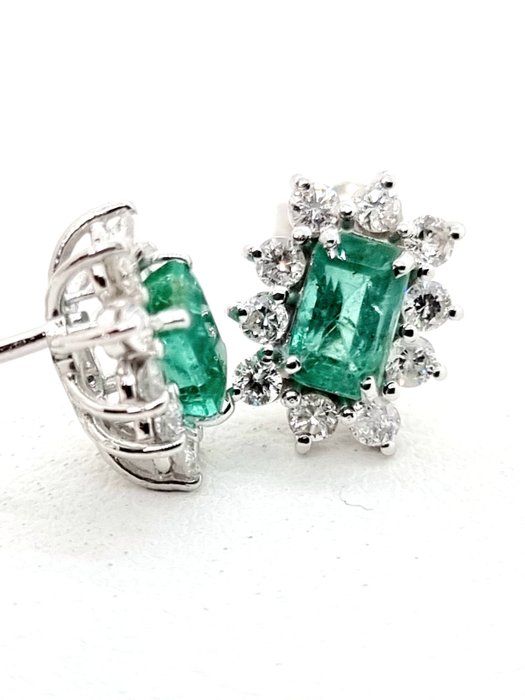 Image 3 of 18 kt. White gold - Earrings - 0.94 ct Emerald - Diamonds