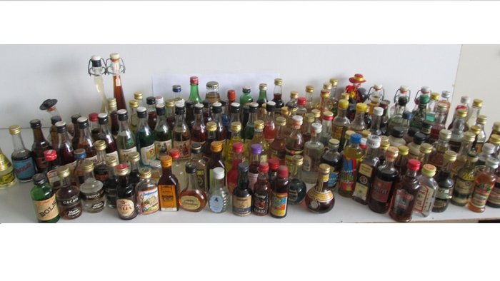 bottiglie mignon collezione di liquori di 135 bottiglie (135