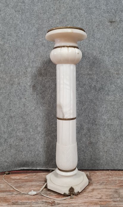 Preview of the first image of Column with illuminating flutes - Alabaster - 20th century.