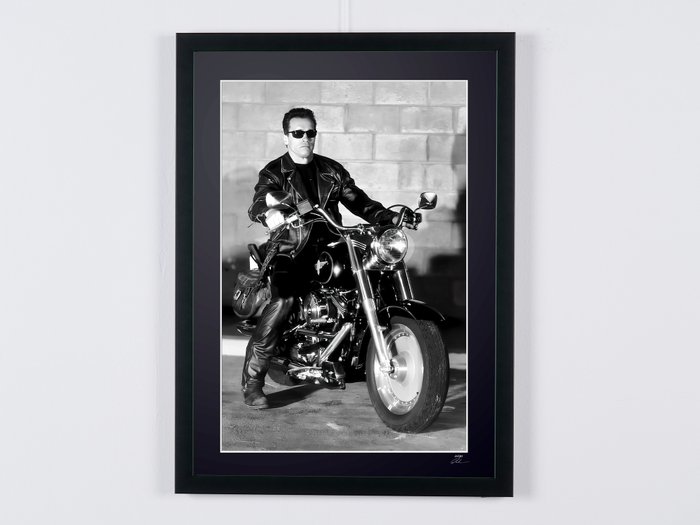Terminator 2 Judgment Day - Arnold Schwarzenegger - Fine Art Photography, Luxury Wooden Framed 70X50 cm - Limited Edition Nr 04 of 30 - Serial ID 20506 - - Original Certificate (COA), Hologram Logo Editor and QR Code