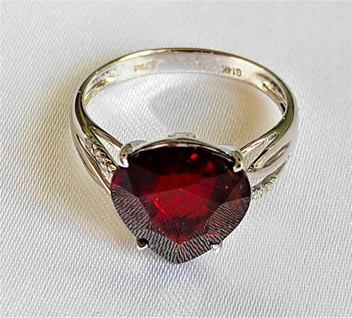 Preview of the first image of 14 kt. White gold - Ring - 5.79 ct Garnet - Diamonds.
