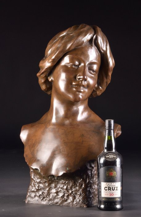 Image 3 of Arthur Puyt (1873-1955) - Beautiful bronze female bust (1)